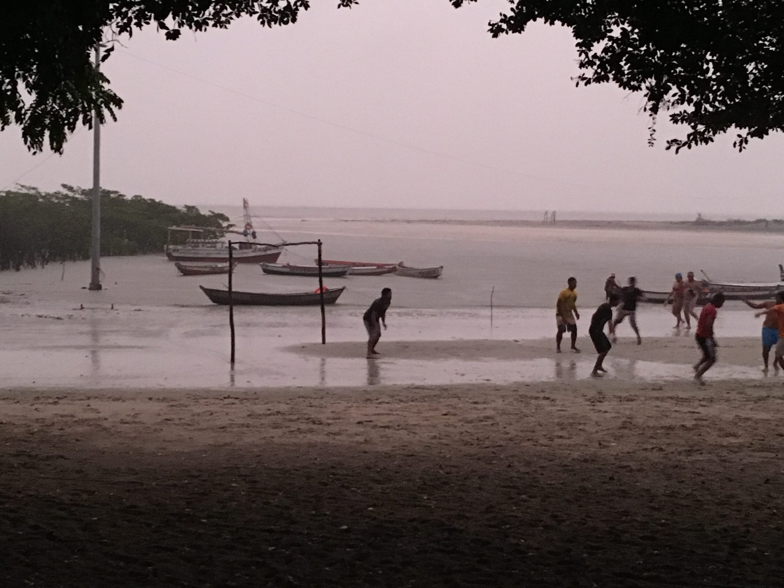 football sous la pluie
